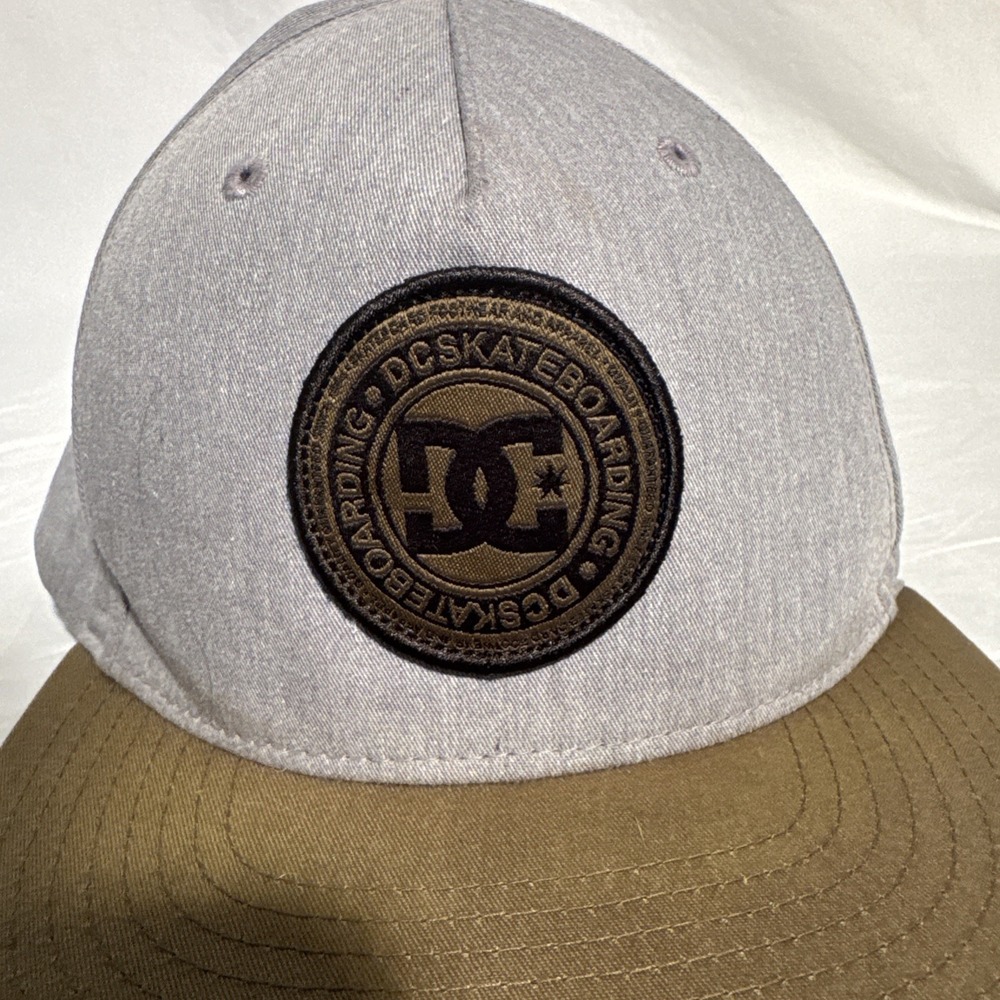 DC Skateboarding Flat Brim Cap Patch Logo Adjust Snapback Two-Tone OSFM Skater